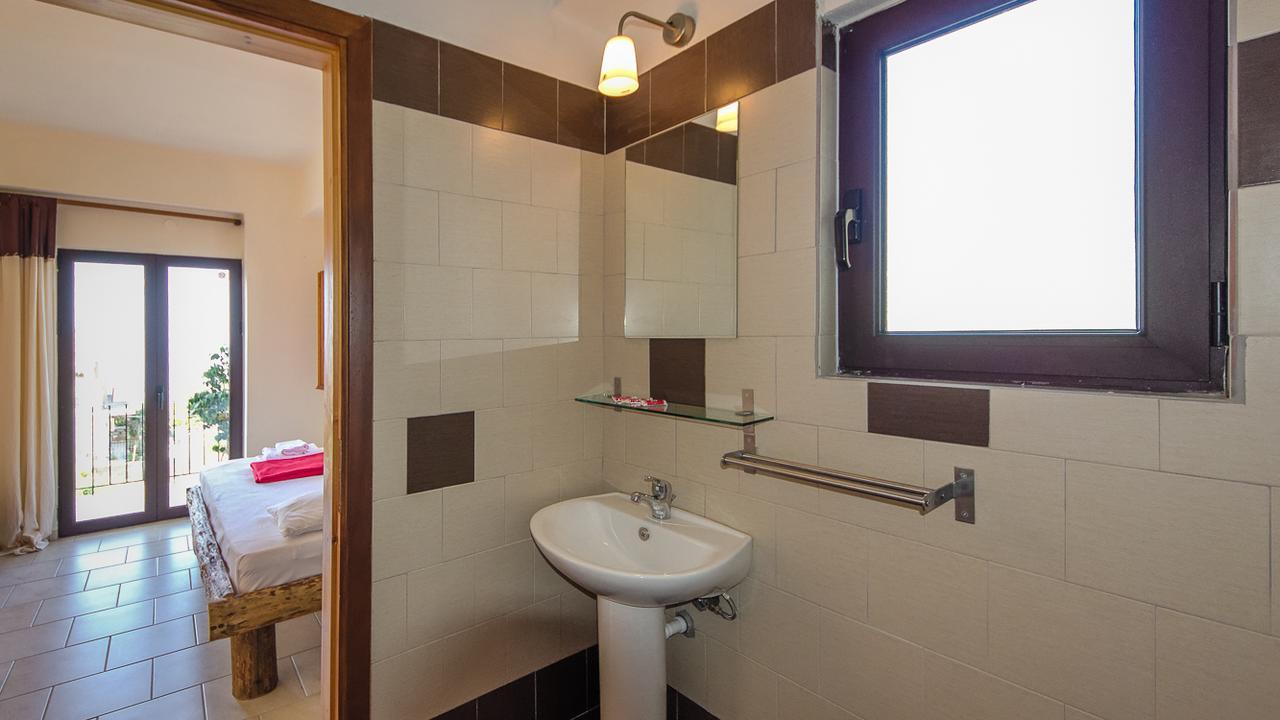Pachnes Bed And Breakfast Agia Roumeli Exterior photo